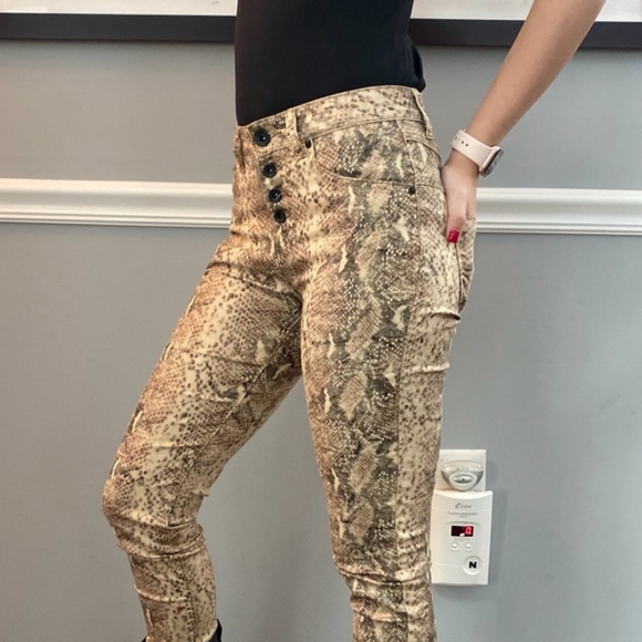 Snakeskin Button Fly Venti6 - Picture 5 of 6